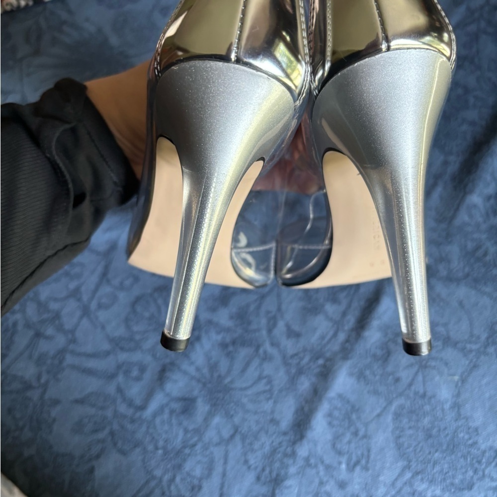 Cinder-F*cking-rella good American silver/clear pumps - Picture 3 of 8